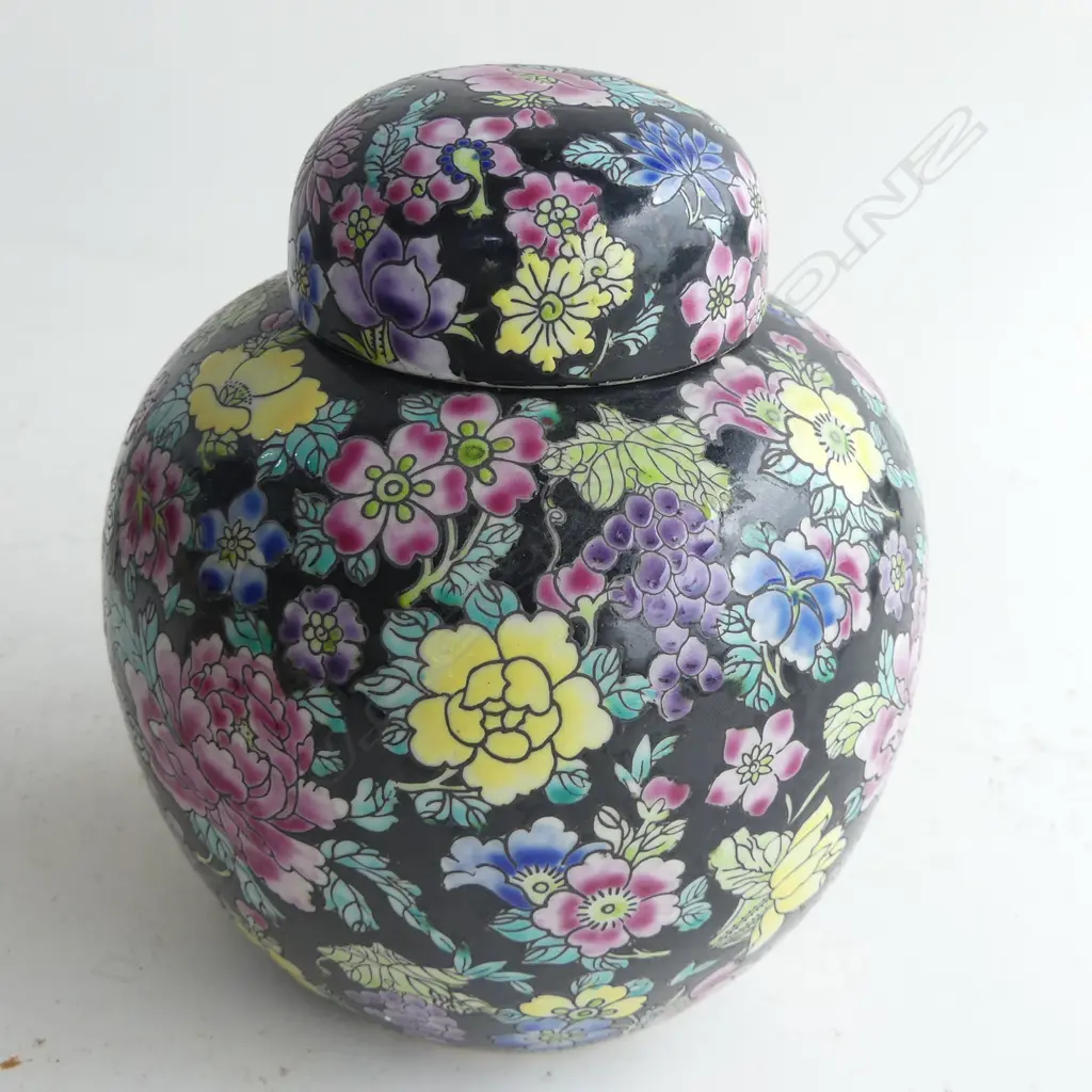 10 ORIENTAL B/W CUPS, LIDDED GINGER JAR H.145mm, CHEESEBOARD W.360mm Image 1++