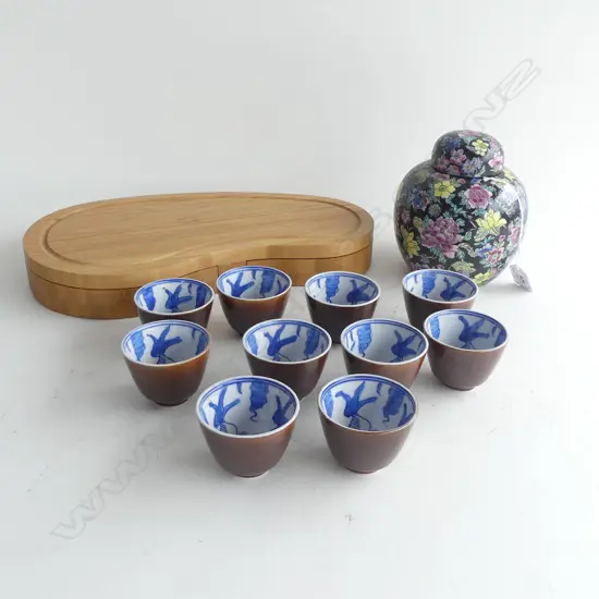 10 ORIENTAL B/W CUPS, LIDDED GINGER JAR H.145mm, CHEESEBOARD W.360mm