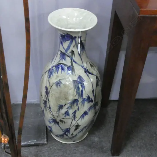 STUDIO POTTERY FLOOR VASE w. PAINTED FLORAL DECORATION H.630mm