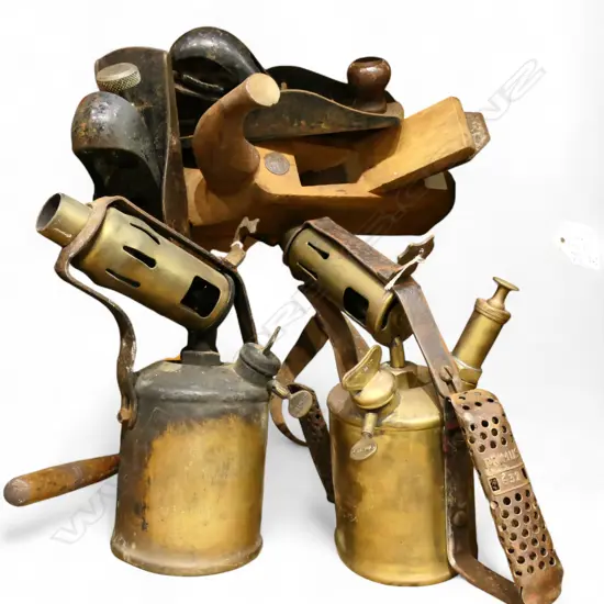 VINTAGE TOOLS & SHOE LASTS