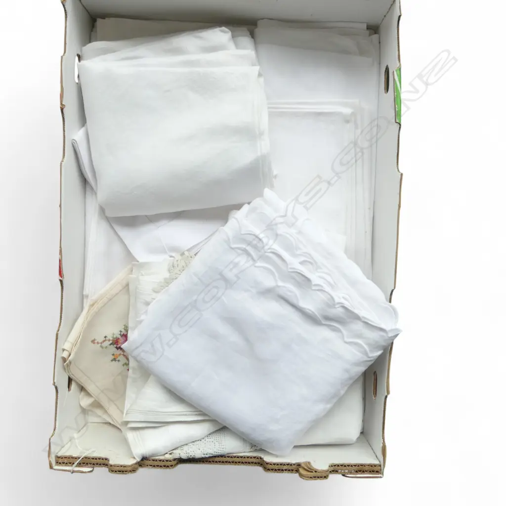 TRAY OF 9 ASSORTED LINE & DEMASK TABLE CLOTHES 2000MM LONGEST & SERVETTES Image 1++