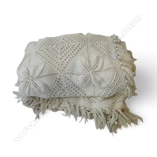 HAND WORKED QUEEN COTTON BEDSPREAD