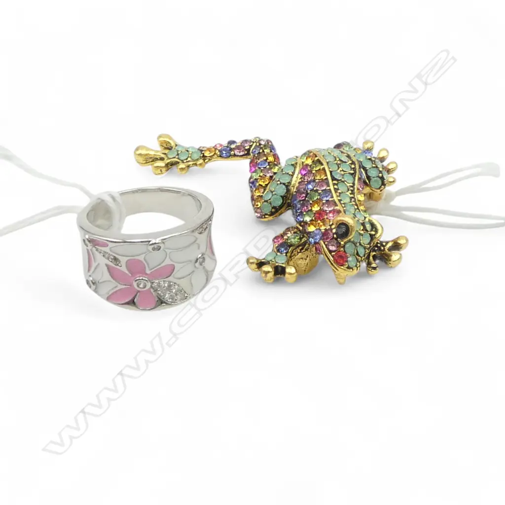 COSTUME FROG BROOCH & FLOWER RING Image 1++