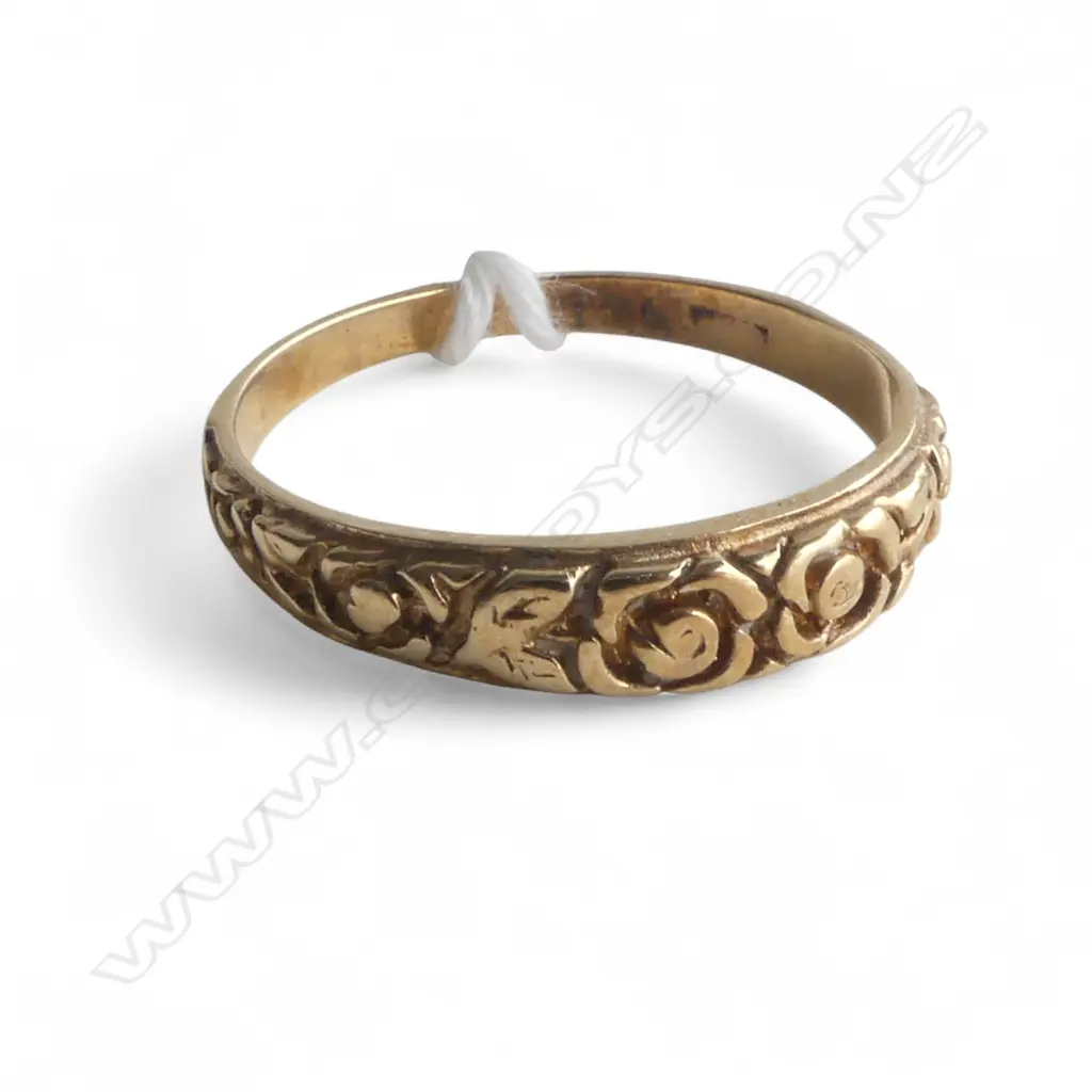 9ct ROSE GOLD TAPERED BAND RING floral relief decorated top 2.43gms SIZE R Image 1++