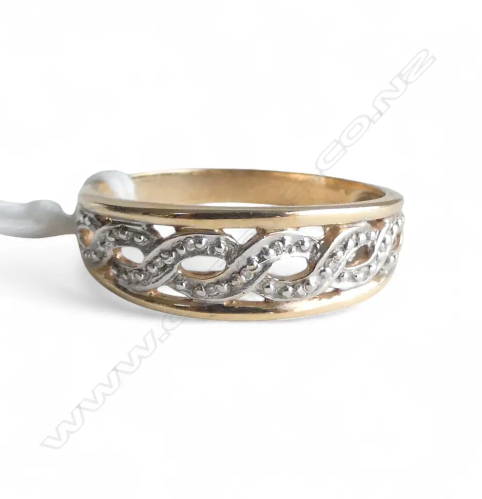 9ct GOLD RING with small bead detail 3.44gms SIZE W Image 1++