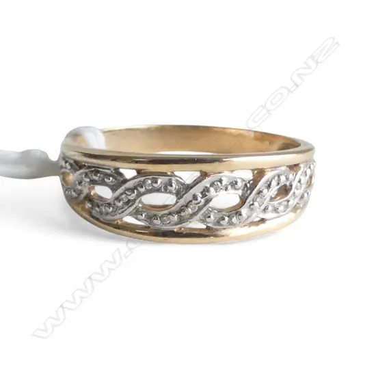 9ct GOLD RING with small bead detail 3.44gms SIZE W