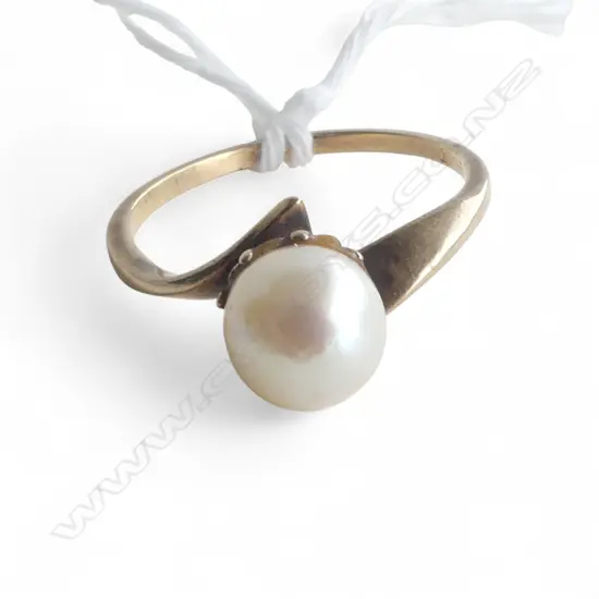 9ct GOLD & PEARL RING 2.27gms SIZE Q