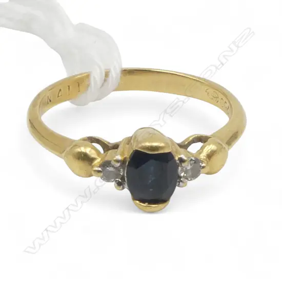 18ct GOLD SAPPHIRE & 2 DIAMOND RING 2.35gms SIZE M