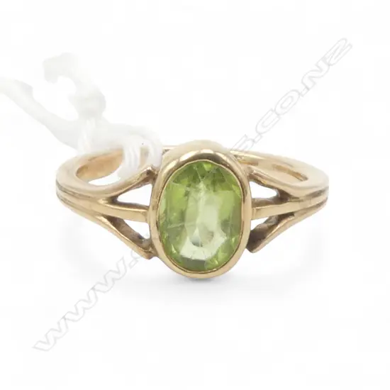 VINTAGE 9CT GOLD & GREEN PERIDOT RING 2.6gms SIZE L