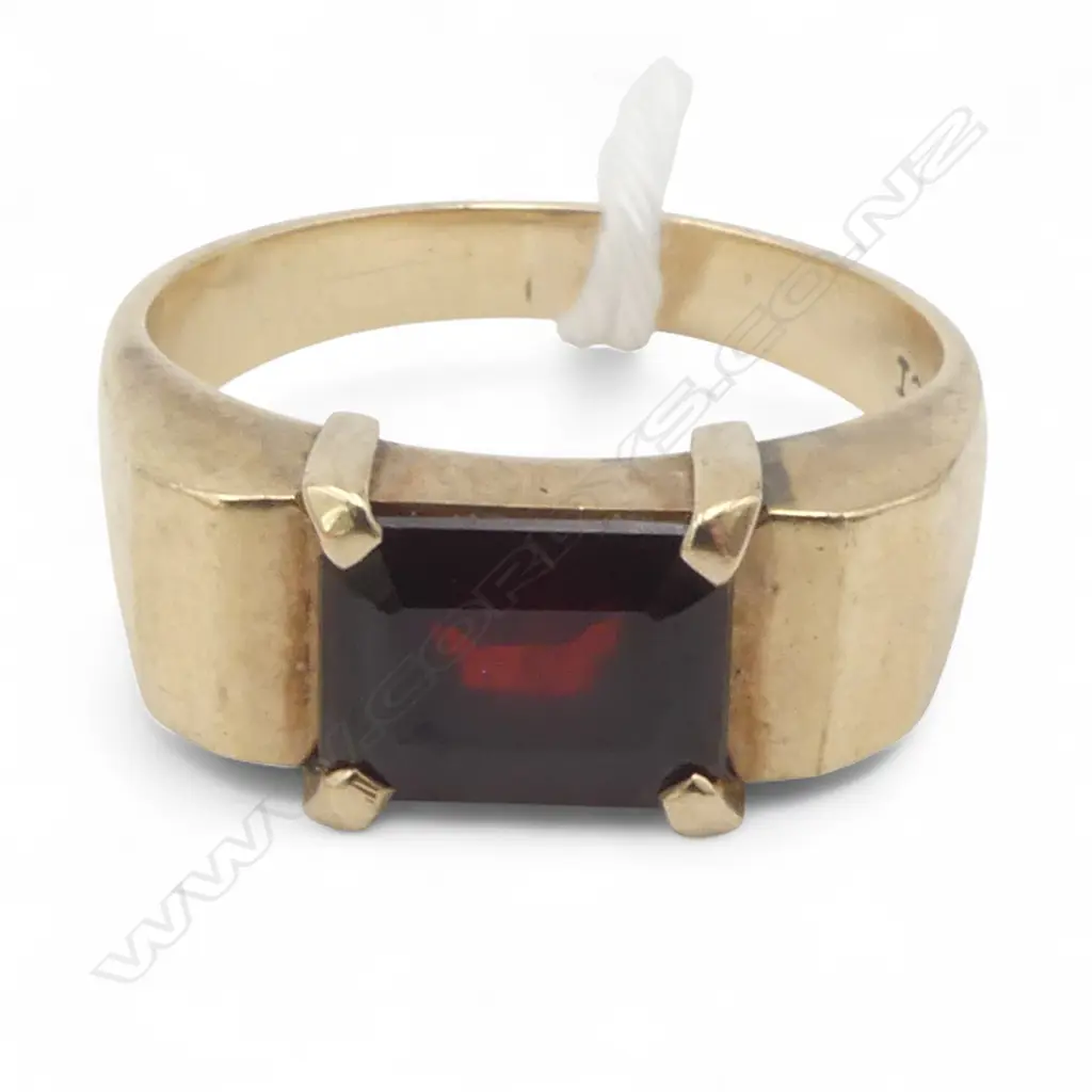 VINTAGE 9ct ROSE GOLD & GARNET SIGNET TYPE RING 6.9gms SIZE P1/2 Image 1++