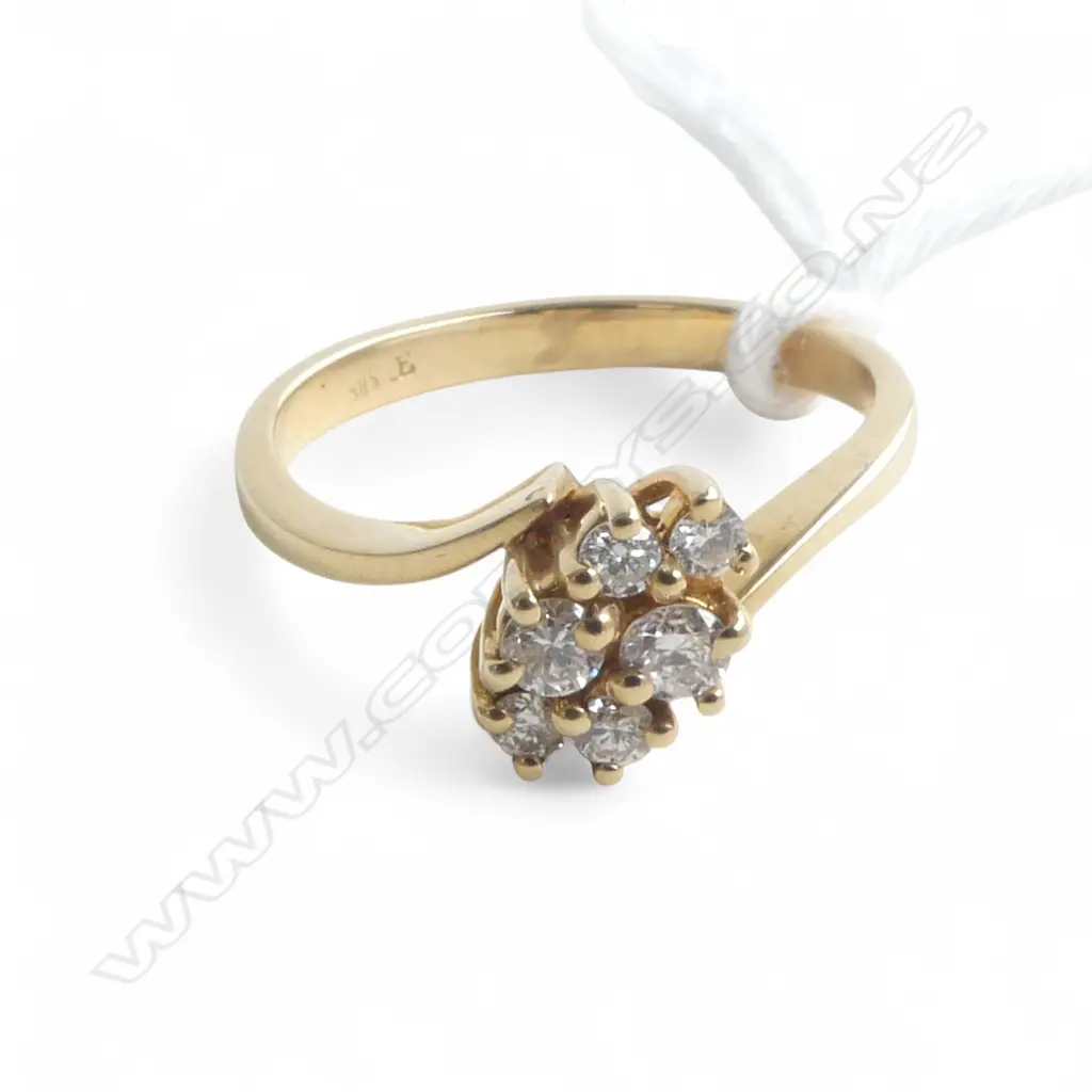 14ct Y/GOLD & 6 STONE DIAMOND RING 2.80gms SIZE N Image 1++