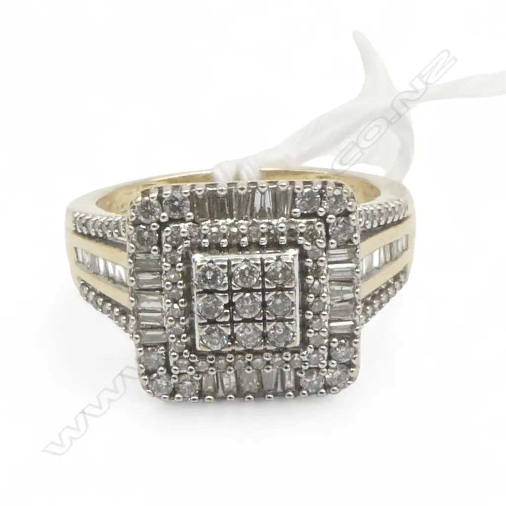 9ct W/Y GOLD DIAMOND CLUSTER RING, 4.60gm, Total Diamond weight 0.50ct SIZE K1/2 Image 1++