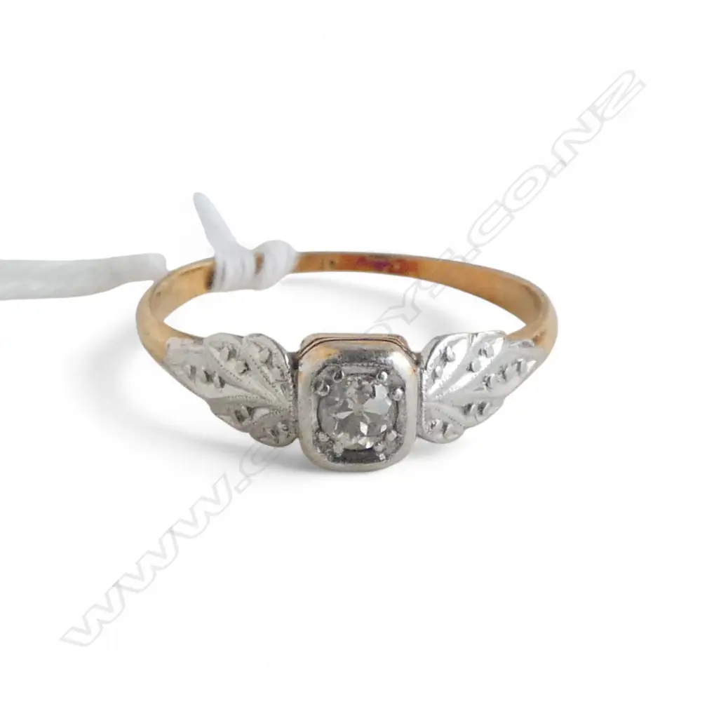 VINTAGE 18ct GOLD & DIAMOND ENGAGEMENT RING. 2.2gm SIZE I1/2 Image 1++