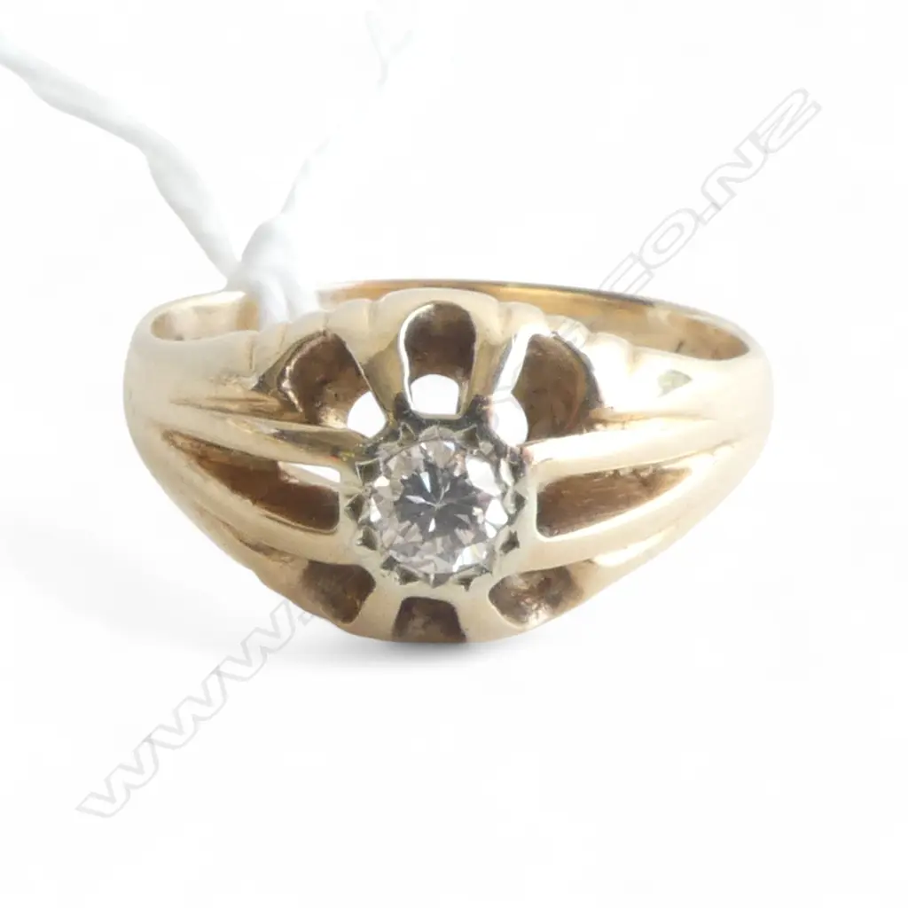 9ct GOLD GENTS ILLUSION SET DIAMOND RING 5.73gms Diamond 0.25ct + SIZE V Image 1++