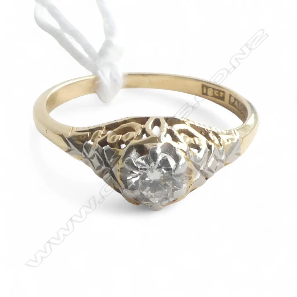 18ct Y/GOLD & DIAMOND ESTATE RING Dia Size approx 0.18ct 1.90gms SIZE L Image 1++