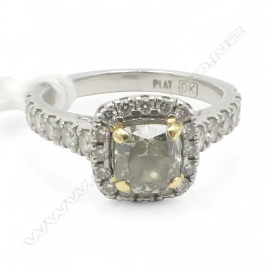 PLATINUM & (18CT YG CLAWS) 1.02ct CHAMPAGNE/COGNAC DIAMOND RING. SIZE K 5.77gms