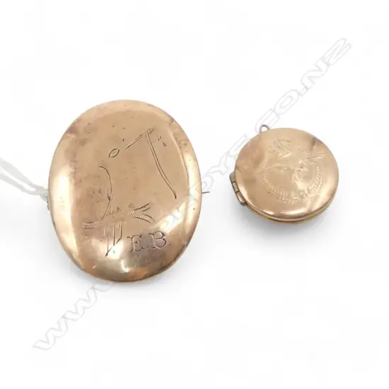 RNZAF 9ct GOLD SWEETHEART LOCKET, TOTAL 3.73gm + SIL GILT BROOCH