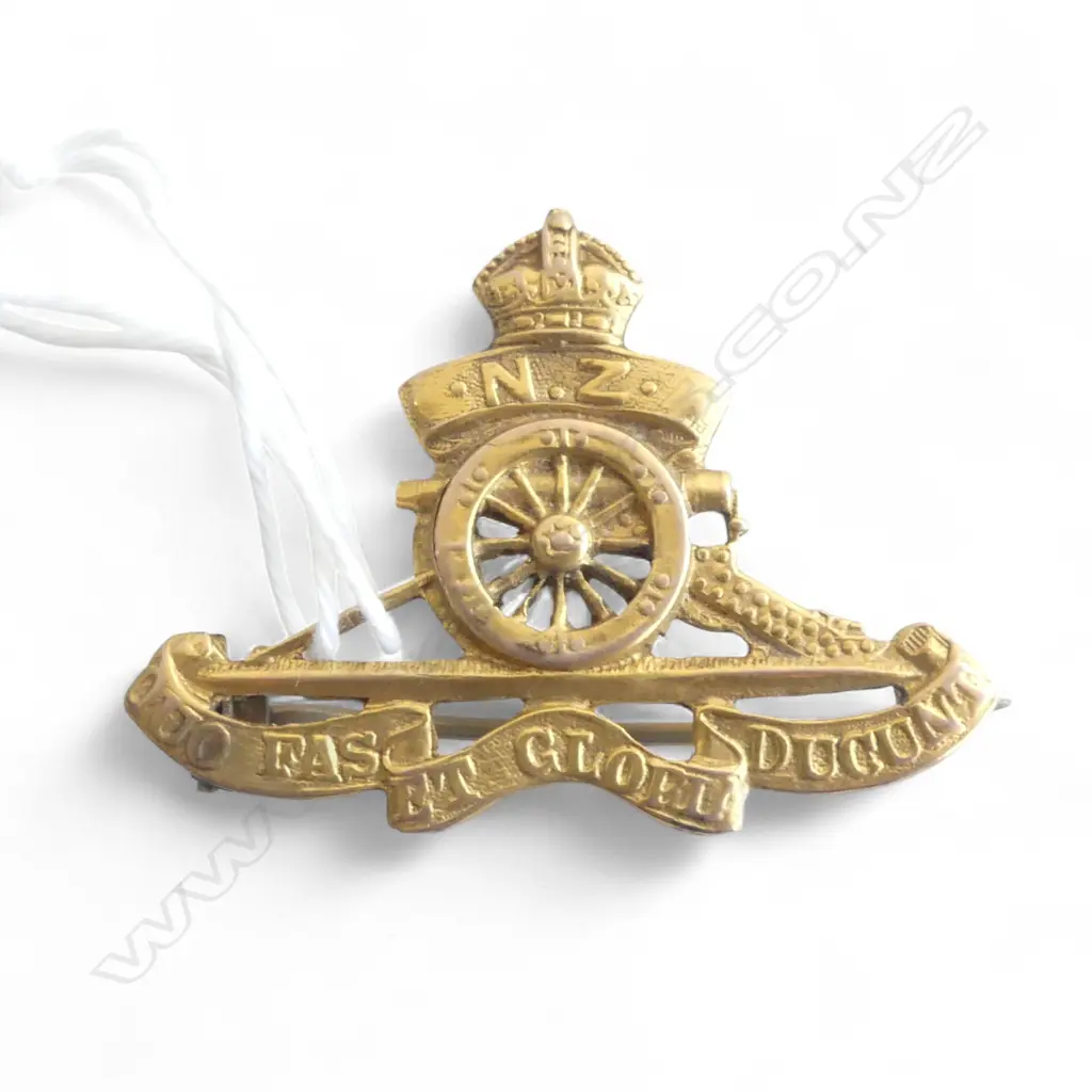 9CT WWI NZ FIELD ARTILLERY CAP BADGE 4.3gms Image 1++