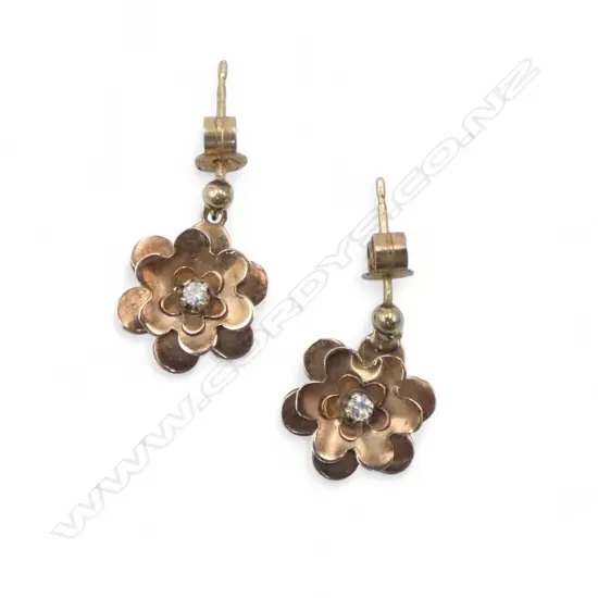 PR 9ct GOLD & DIAMOND FLOWER EARRINGS 1.15gms