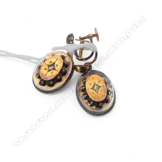 Pair of Victorian 18ct gold and diamond drop earrings 5gms screw fittings