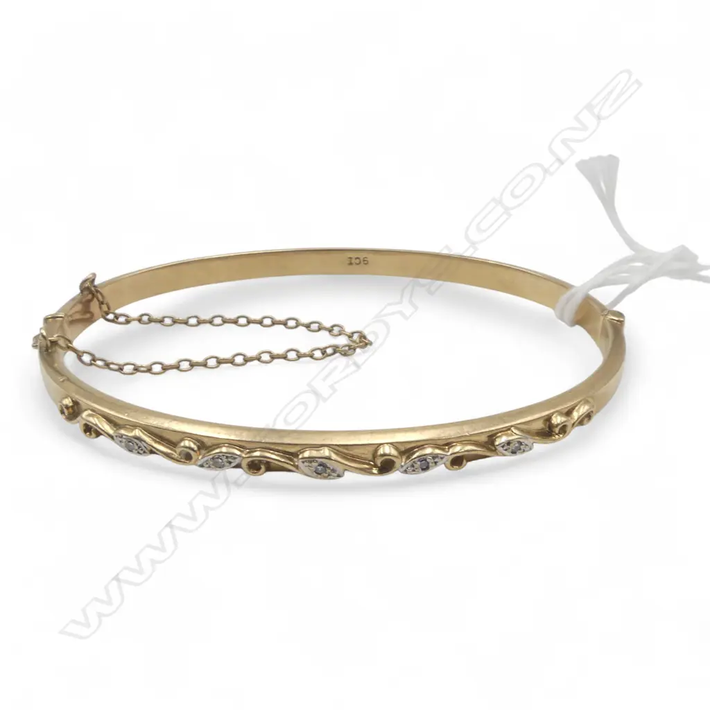 EARLY 20thC 9ct GOLD & DIAMOND HINGED BANGLE 7.16gms Image 1++