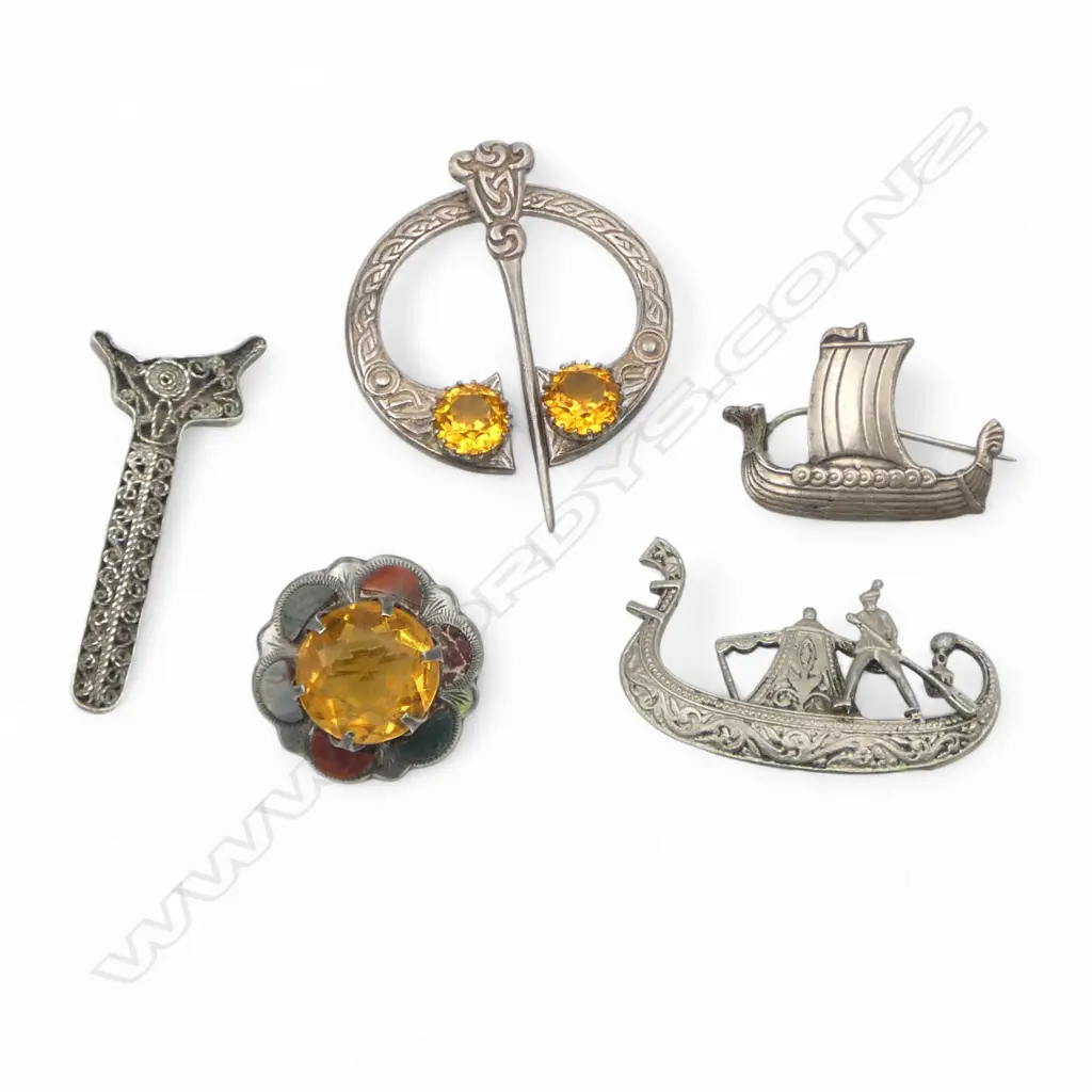 5 mainly SILVER BROOCHES: 2 Gondolas + 2 Scottish + scabbard  Image 1++