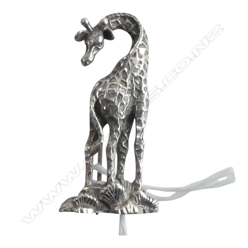 SILVER NOVELTY GIRAFFE BROOCH Image 1++