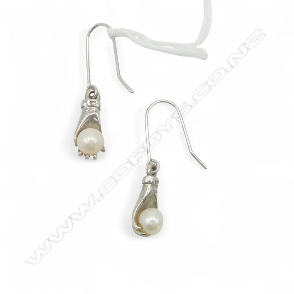 PR KAREN WALKER SILVER & PEARL WISDOM HAND EARRINGS 3.53gms Image 1++