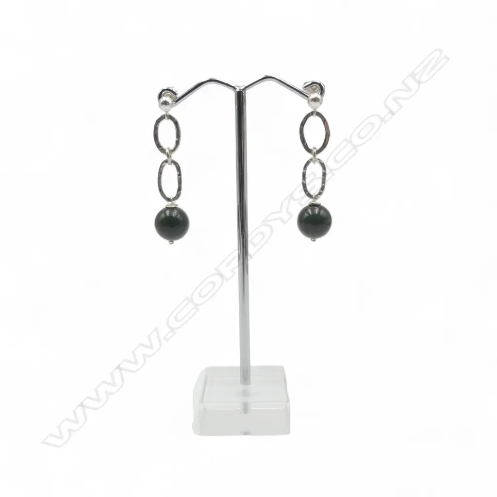 GREENSTONE & STG SILVER EARRINGS L.40mm on stand Image 1++