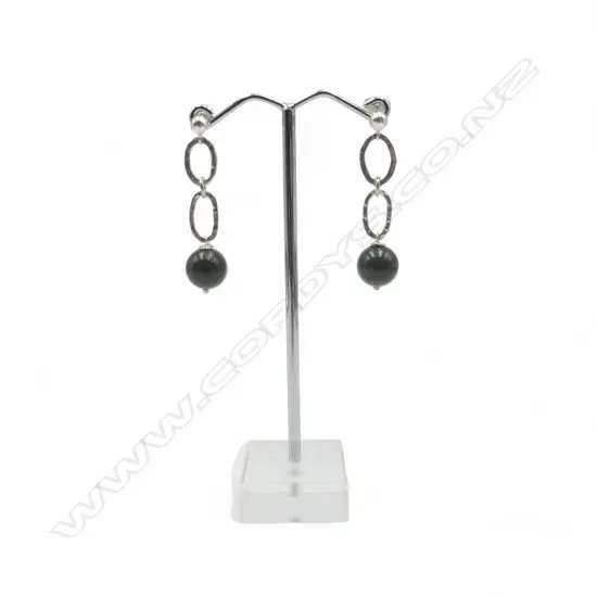 GREENSTONE & STG SILVER EARRINGS L.40mm on stand