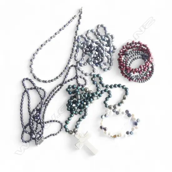 4 FRESH WATER PEARL NECKLACES + 3 BRACELETS