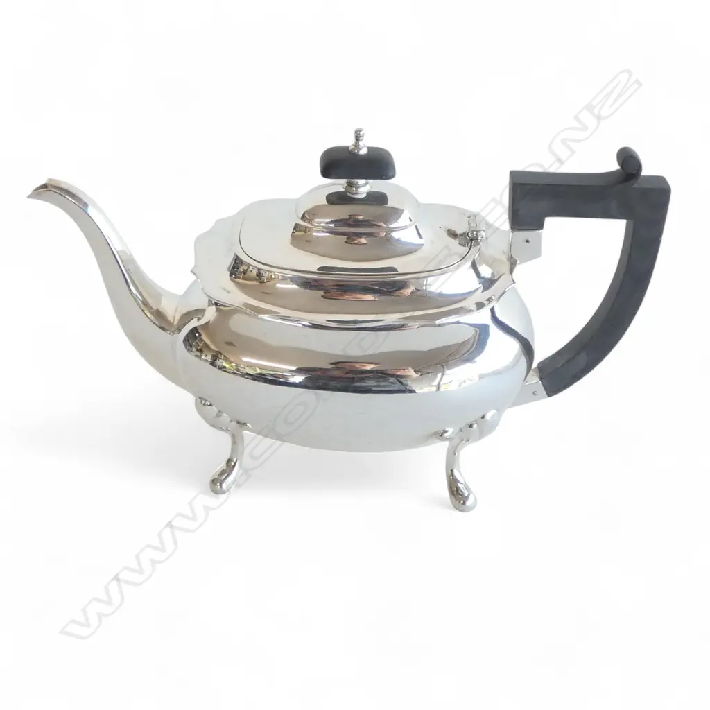 STG SILVER TEAPOT, SHEFFIELD 1962, 700gms Image 1++