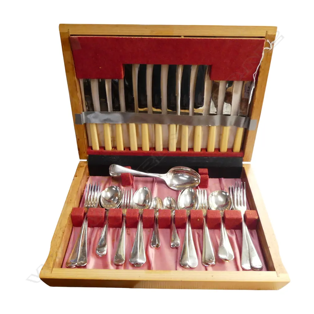 CANTEEN OF GROSVENOR  SILVER PLATE CUTLERY & MUTUAL SHEFFIELD  S/STEEL KNIFES Image 1++