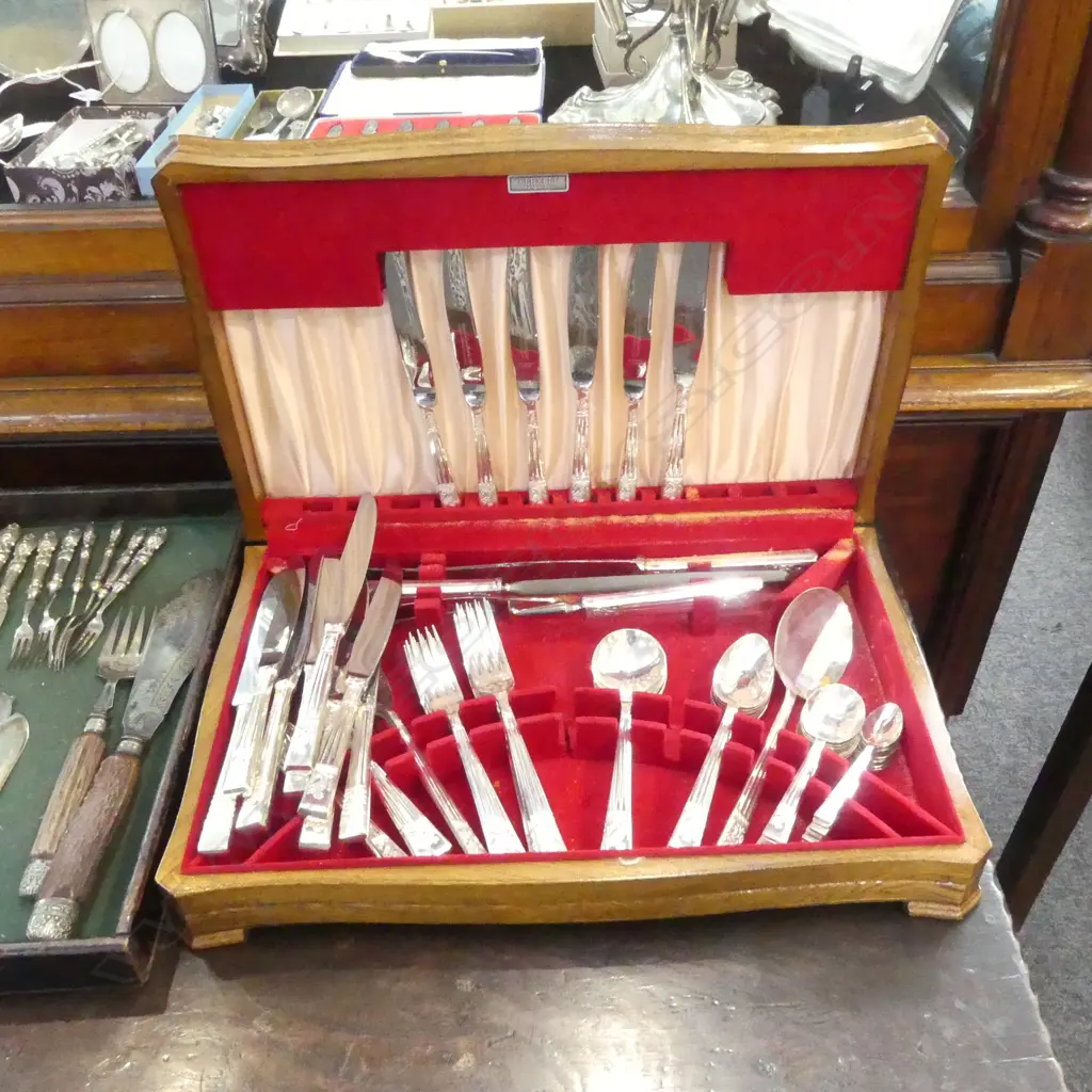 ANGORA SILVER PLATE CUTLERY CANTEEN W.470mm Image 1++