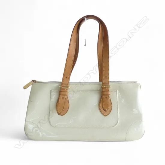 LOUIS VUITTON MONOGRAM VERNIS ROSEWOOD AVENUE SHOULDER BAG. Used. With dust cover bag