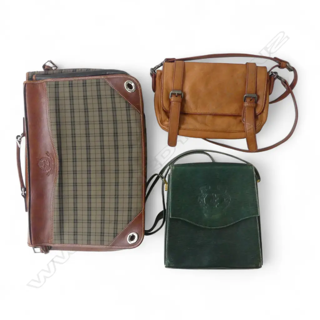 3 BAGS; SATCHEL SCOTLAND JAZZ CLUB, 1 GREEN LEATHER SHOULDER BAG & A FRANCS-BOURGEOIS BAG Image 1++