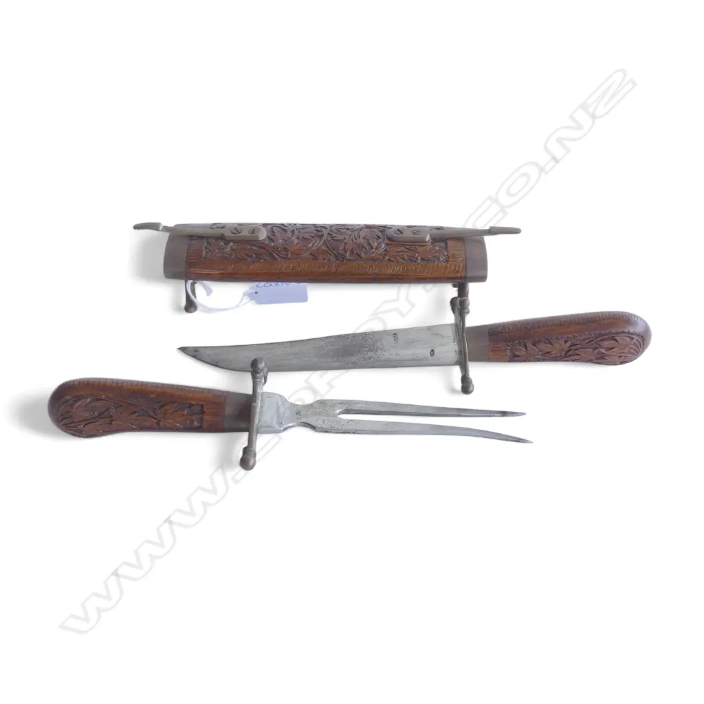 INDIAN CARVING FORK & KNIFE IN COPPER & CARVED WOOD DISPLAY CASE L.380mm Image 1++