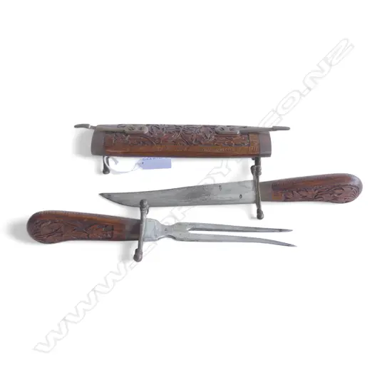 INDIAN CARVING FORK & KNIFE IN COPPER & CARVED WOOD DISPLAY CASE L.380mm