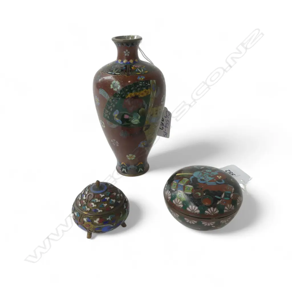 3 PCS JAPANESE CLOISONNE, VASE, H.130mm & 2 SML LIDDED BOXES, H.30 & 35mm Image 1++