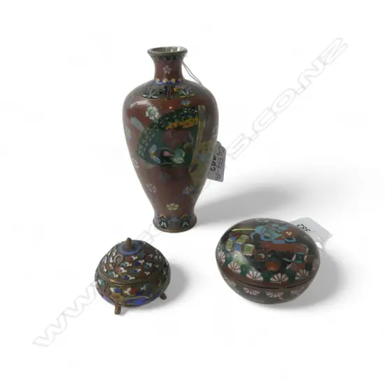 3 PCS JAPANESE CLOISONNE, VASE, H.130mm & 2 SML LIDDED BOXES, H.30 & 35mm
