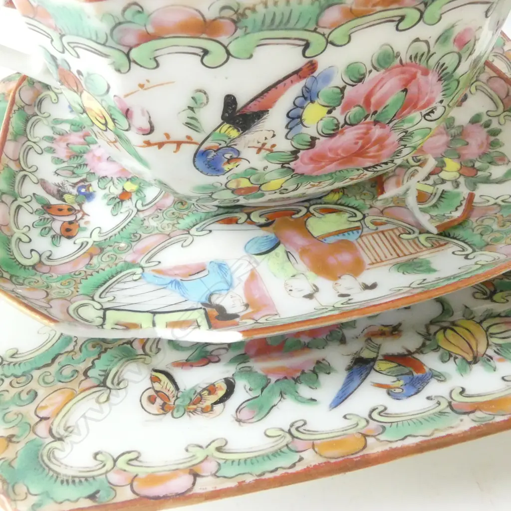 CINNABAR VASE ON STAND H.240mm + 4 PCES FAMILLE ROSE CHINA (SAUCER AF) 260mm Image 1++