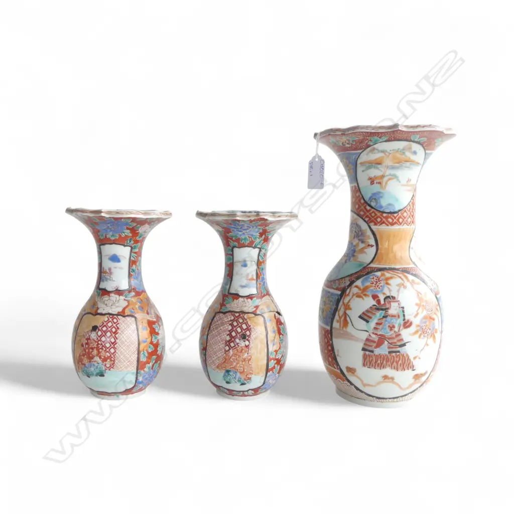 SET OF 3 OLD JAPANESE IMARI VASES smaller pair faulted H.285mm Image 1++