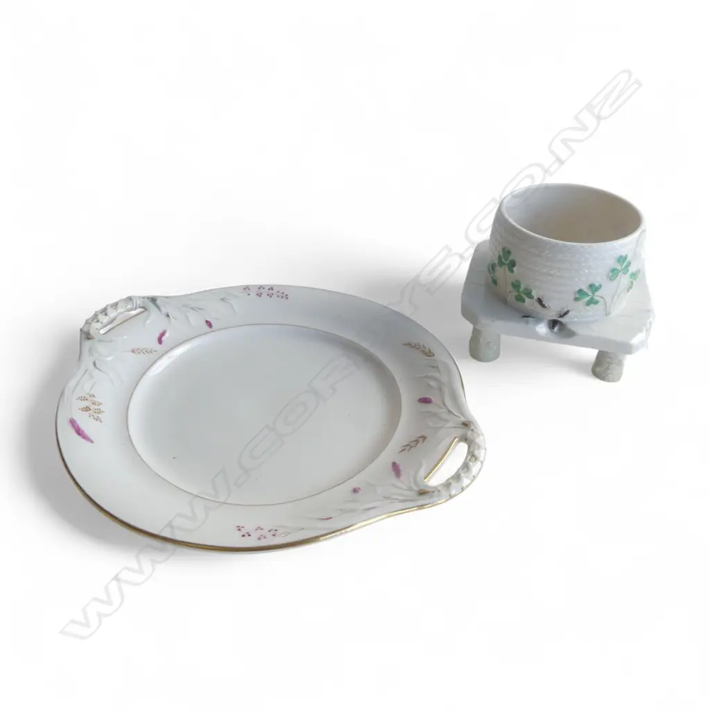 BLACK MARK BELLECK 2 HANDLED PLATE DIA280MM & HONEY POT NO LID H110MM Image 1++