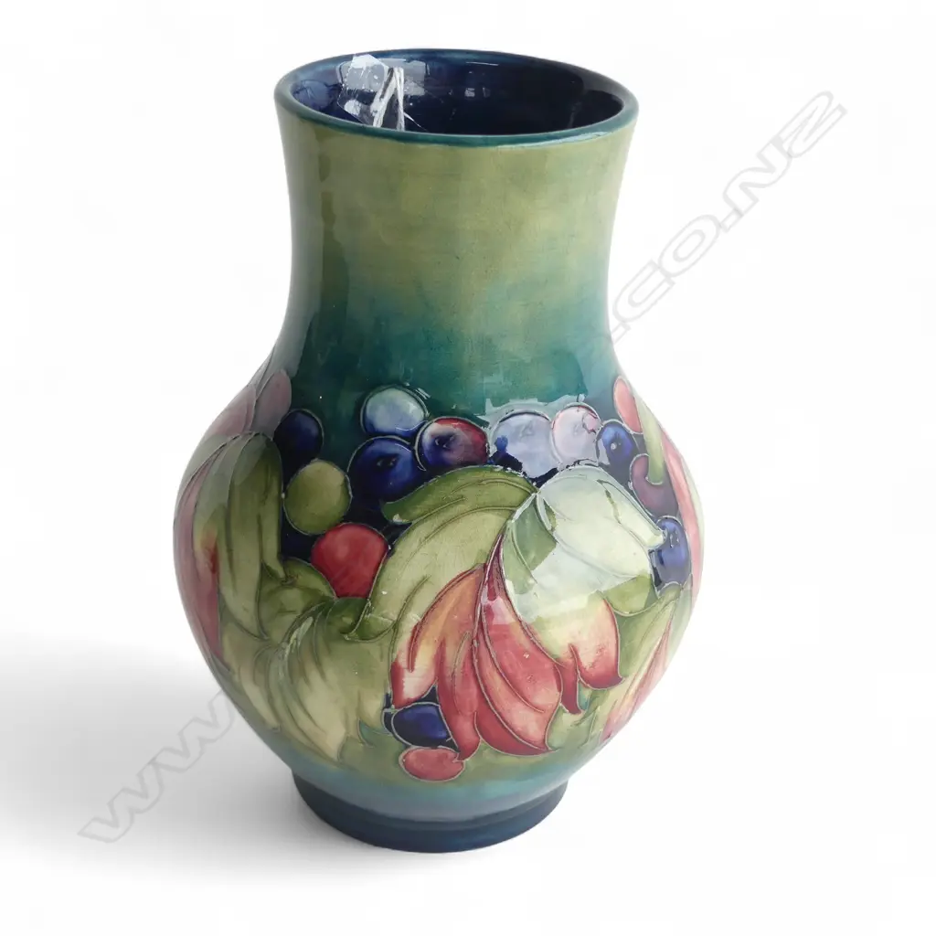 MOORCROFT LEAF & BERRY VASE H.212mm Image 1++