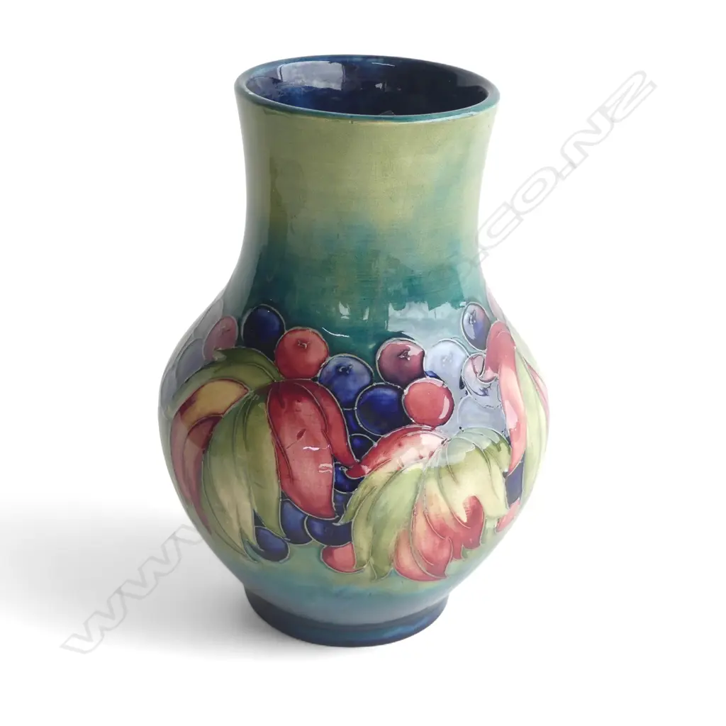 MOORCROFT LEAF & BERRY VASE H.212mm Image 1++