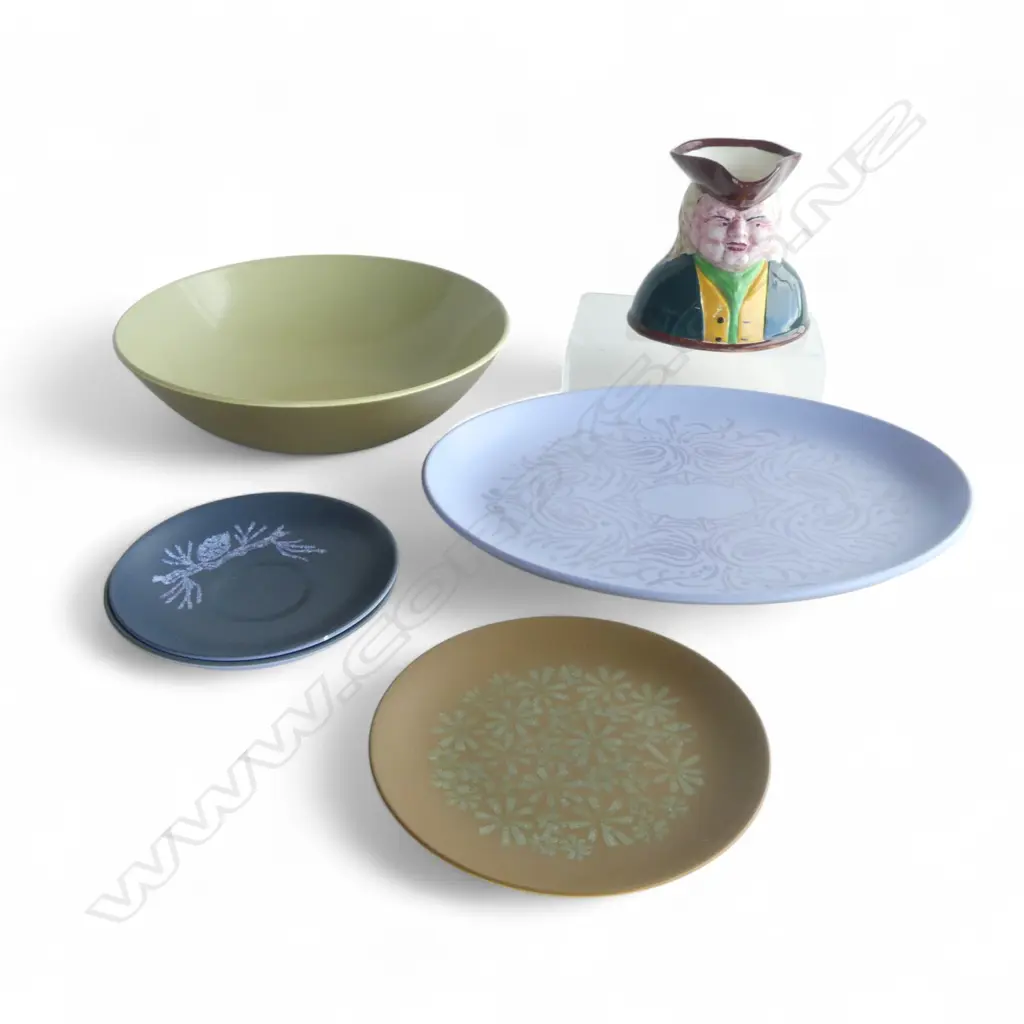 5 PCES CROWN LYNN DOROTHY THORPE WARE + CROWN LYNN CHARACTER TOBY JUG H.125mm Image 1++