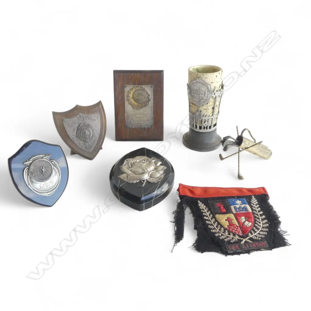 SMALL BOX 7 VINTAGE COLLECTABLES Image 1++