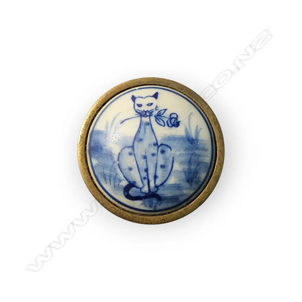 VINTAGE BRASS CANISTER WITH PORCELAIN BLUE WHITE CAT LID Image 1++