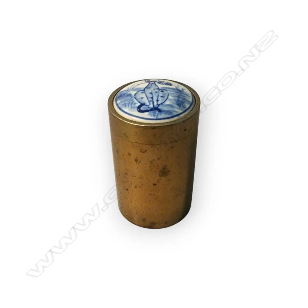 VINTAGE BRASS CANISTER WITH PORCELAIN BLUE WHITE CAT LID Image 1++