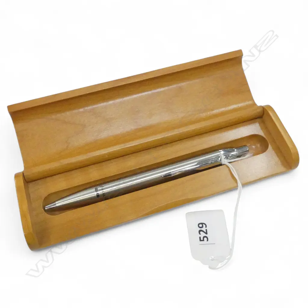 PARKER PEN in wooden case Image 1++